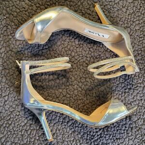 NEW Nina silver metallic ankle-strap heels sandals rhinestone accents Size 7M